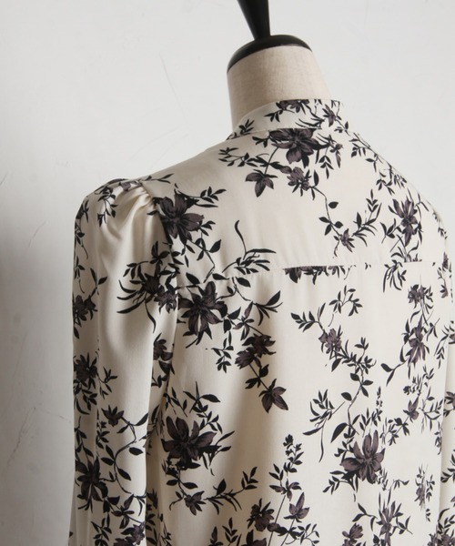 tocco closet（トッコ　クローゼット）の「ボウタイタック入り花柄ブラウス（シャツ/ブラウス・レディース・アイボリー/ピンク・M）」の9枚目の写真