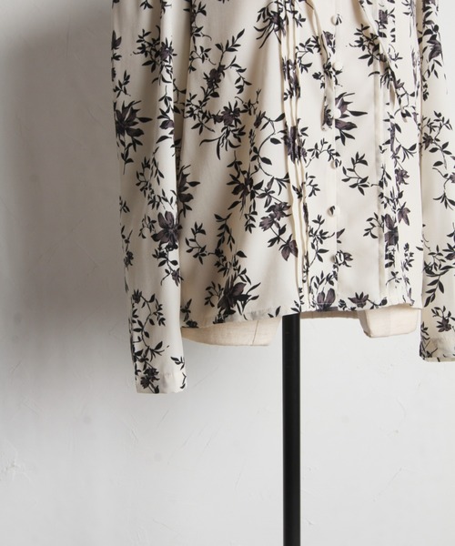 tocco closet（トッコ　クローゼット）の「ボウタイタック入り花柄ブラウス（シャツ/ブラウス・レディース・アイボリー/ピンク・M）」の5枚目の写真