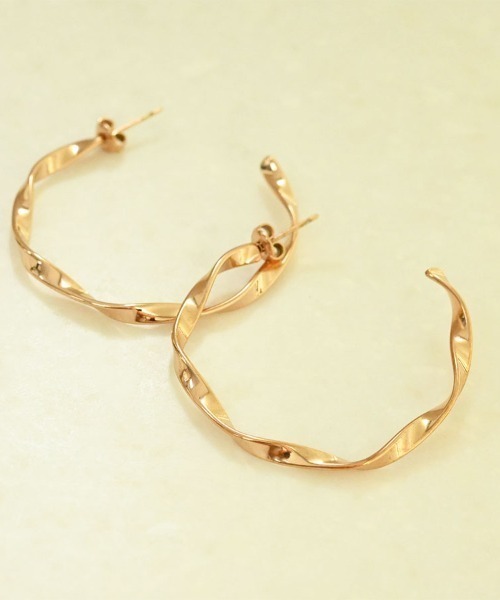sowi(ソーイ)の「サージカルステンレス ネジリ フープピアス(ピアス(両耳用)・レディース・ゴールド/ピンクゴールド/シルバー・フリ-)」の3枚目の写真
