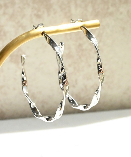 sowi(ソーイ)の「サージカルステンレス ネジリ フープピアス(ピアス(両耳用)・レディース・ゴールド/ピンクゴールド/シルバー・フリ-)」の2枚目の写真