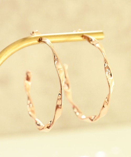 sowi(ソーイ)の「サージカルステンレス ネジリ フープピアス(ピアス(両耳用)・レディース・ゴールド/ピンクゴールド/シルバー・フリ-)」の7枚目の写真