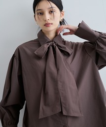 VIS | 主役級！ビックリボン付きバックシャーリングシャツ【洗える】(シャツ/ブラウス)