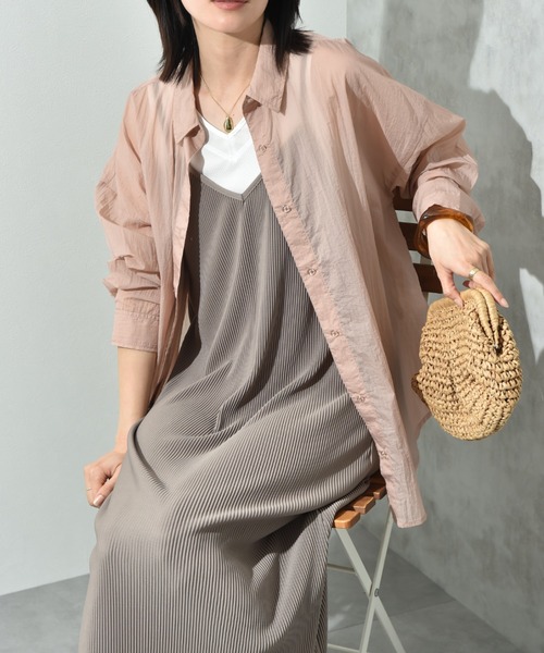 INTERPLANET(インタープラネット)の「シアー長袖シャツ(シャツ/ブラウス・レディース・チャコールグレー/グレイッシュベージュ/サックスブルー・FREE)」の2枚目の写真