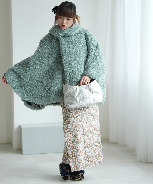 utatane(ウタタネ)の「コート プードルファーポンチョ ニコアンティーク 裏地ねこ(ポンチョ・レディース・ブラウン/キャメル/ベージュ/ミント/ブラック/ベビーピンク/オフホワイト・FREE)」の17枚目の写真