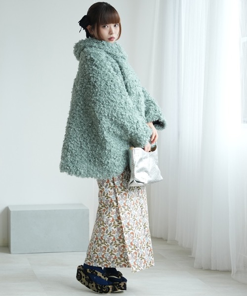 utatane(ウタタネ)の「コート プードルファーポンチョ ニコアンティーク 裏地ねこ(ポンチョ・レディース・ブラウン/キャメル/ベージュ/ミント/ブラック/ベビーピンク/オフホワイト・FREE)」の19枚目の写真