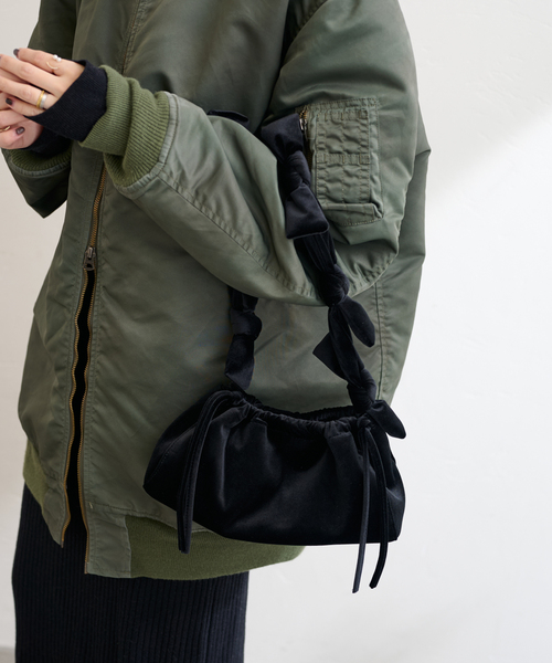 LE TALON（ルタロン）の「LE TALON ベロアミニリボンショルダー（ショルダーバッグ・レディース・ブラック/ベージュ・FREE）」の2枚目の写真