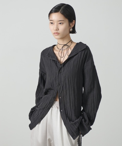 AIC.(エーアイシー)の「2WAYワッシャー加工シャツ/ハイネックトップス(シャツ/ブラウス・レディース・ネイビー/オフホワイト/ブルー/ブラック・FREE)」の2枚目の写真