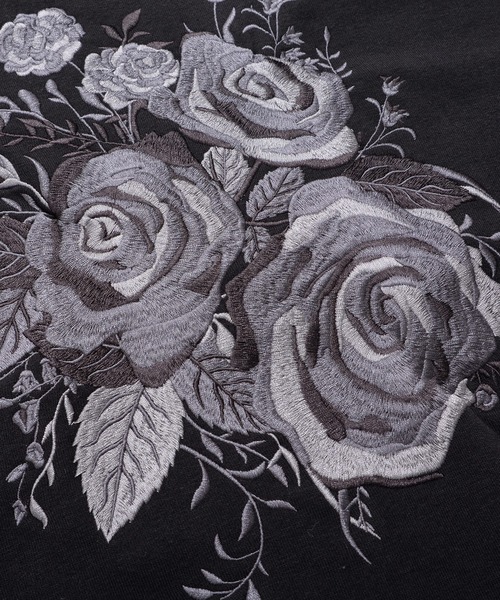 SILVER BULLET(シルバーバレット)の「『CavariA/キャバリア』薔薇刺繍長袖トレーナー(スウェット・メンズ・ブラック系2/ブラック系1/ホワイト・L/M)」の19枚目の写真