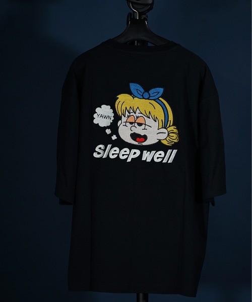 unrelaxing(アンリラクシング)の「オーバーサイズ 刺繍 Tシャツ 綿100% /embroidery oversize T-shirt(Tシャツ/カットソー・メンズ・ブラック系その他3/ブラック系その他4/ブラック系その他6/ホワイト系/ホワイト系1/ホワイト系2/ホワイト系4/ホワイト系6/ブラック×レッド/ブラック×ブルー/その他17/その他20/その他19/ブラック系その他2/その他6/その他10/その他3/その他/ホワイト/ブラック/ホワイト系7/ホワイト系8/ホワイト系3/ホワイト系5/ブラック系その他/ブラック系2/その他4/その他7/その他9/その他12/その他21/その他14/その他15/その他16/その他18/ホワイト系9/スミクロ/ブラック系その他7/ブラック系/その他1/その他5/その他11/ライトブラック/ブラック系1/ブラック系3/その他8・SMALL/MEDIUM/LARGE/X-LARGE)」の13枚目の写真