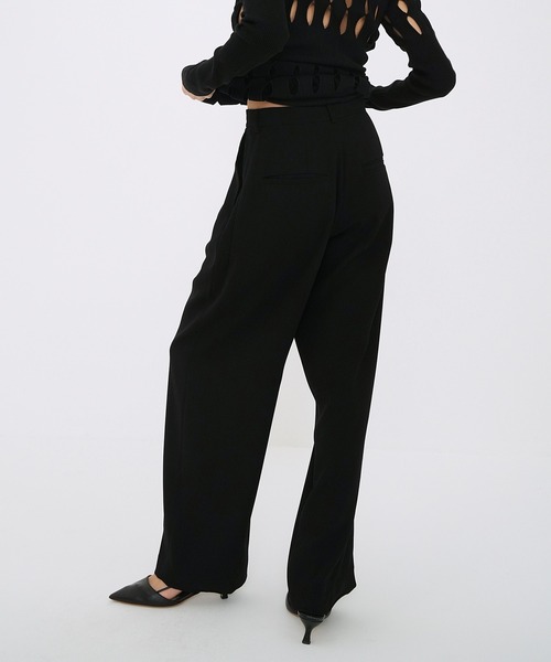 CLANE（クラネ）の「BASIC TUCK PANTS（スラックス・レディース・ブラック/アイボリー/ベージュ/レッド・0/2/1）」の12枚目の写真