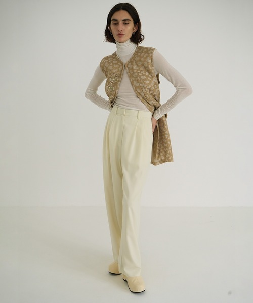 CLANE（クラネ）の「BASIC TUCK PANTS（スラックス・レディース・ブラック/アイボリー/ベージュ/レッド・0/2/1）」の17枚目の写真