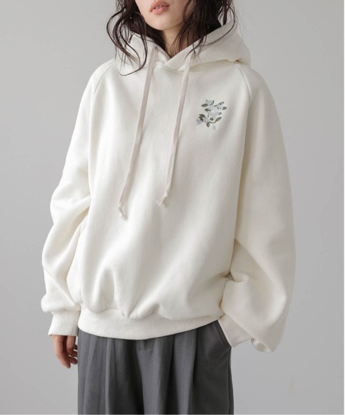 La-gemme(ラジェム)の「裏起毛 胸元フラワー刺繍パーカー(スウェット・レディース・杢グレー/ブラック/アイボリー/ブラウン・フリー)」の2枚目の写真