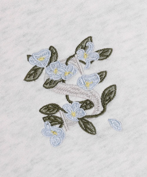 La-gemme(ラジェム)の「裏起毛 胸元フラワー刺繍パーカー(スウェット・レディース・杢グレー/ブラック/アイボリー/ブラウン・フリー)」の5枚目の写真