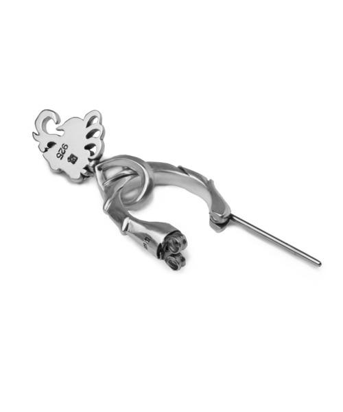 LION HEART(ライオンハート)の「“HOWL”クロッシングピアス(タテガミフープ&HOWLチャーム)/シルバー925【LION HEART / ライオンハート】(ピアス(片耳用)・メンズ・シルバー・ONE SIZE)」の5枚目の写真