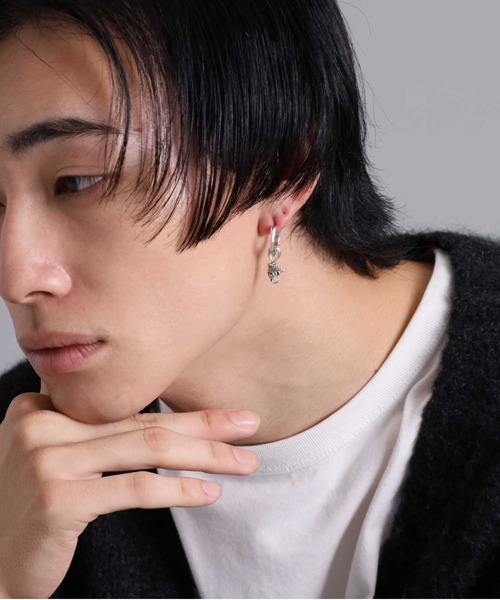 LION HEART(ライオンハート)の「“HOWL”クロッシングピアス(タテガミフープ&HOWLチャーム)/シルバー925【LION HEART / ライオンハート】(ピアス(片耳用)・メンズ・シルバー・ONE SIZE)」の11枚目の写真