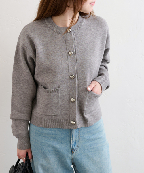U by SPICK&SPAN(ユーバイスピックアンドスパン)の「ハートボタンカーディガン(カーディガン/ボレロ・レディース・ライトグレー/ネイビー・FREE)」の12枚目の写真