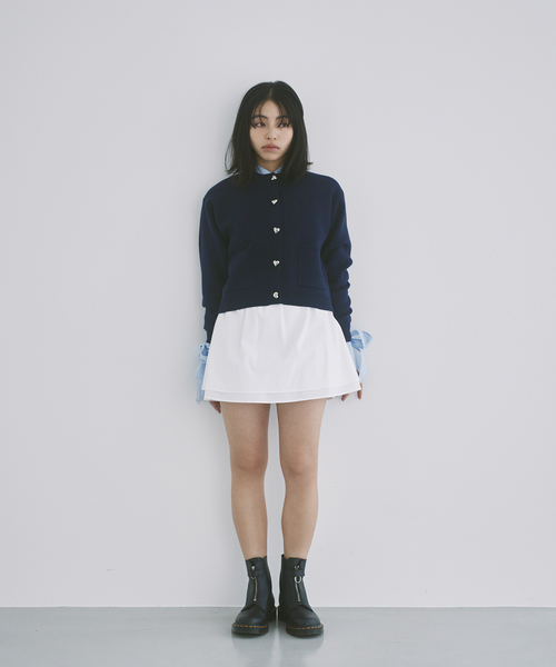 U by SPICK&SPAN(ユーバイスピックアンドスパン)の「ハートボタンカーディガン(カーディガン/ボレロ・レディース・ライトグレー/ネイビー・FREE)」の15枚目の写真