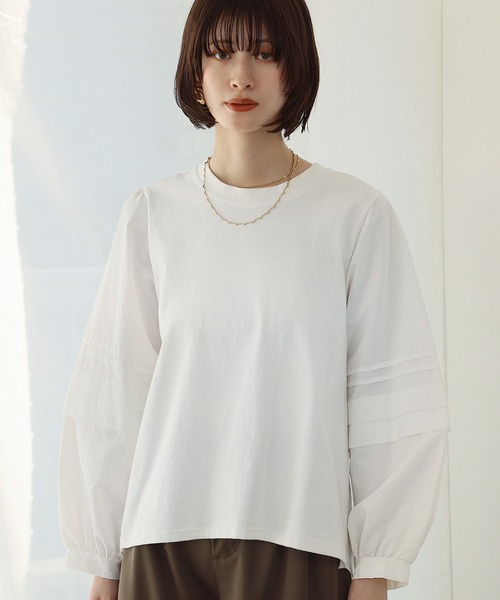 Ampirula(アンピルーラ)の「異素材ドッキングボリュームスリーブプルオーバー(Tシャツ/カットソー・レディース・ホワイト/ブラック・FREE)」の2枚目の写真
