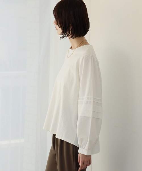 Ampirula(アンピルーラ)の「異素材ドッキングボリュームスリーブプルオーバー(Tシャツ/カットソー・レディース・ホワイト/ブラック・FREE)」の4枚目の写真
