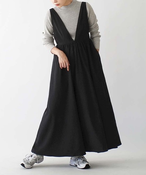 e-zakkamania stores(イーザッカマニアストアーズ)の「ピーチスキン Vネックフレアワンピース(ワンピース・レディース・ブラック/ブラウン/ベージュ・M)」の3枚目の写真