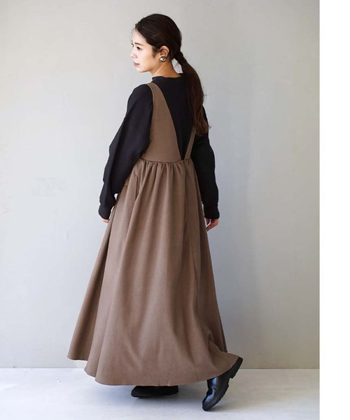 e-zakkamania stores(イーザッカマニアストアーズ)の「ピーチスキン Vネックフレアワンピース(ワンピース・レディース・ブラック/ブラウン/ベージュ・M)」の8枚目の写真