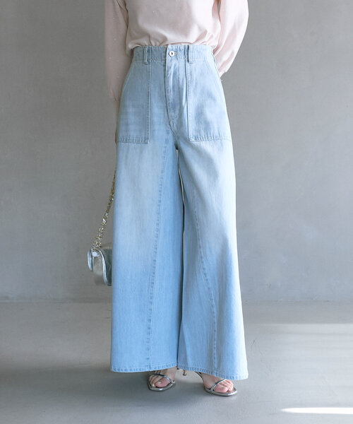 La boutique BonBon(ラブティックボンボン)の「バギーワイドデニム(デニムパンツ・レディース・ネイビー/サックスブルー・1/2)」の2枚目の写真
