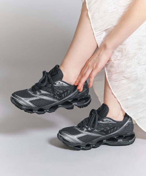 MIZUNO（ミズノ　）の「＜MIZUNO＞WAVE PROPHECY LS/スニーカー（スニーカー・レディース・ナチュラル/ダークグレー・23.5cm/24cm/24.5cm/25cm）」の2枚目の写真