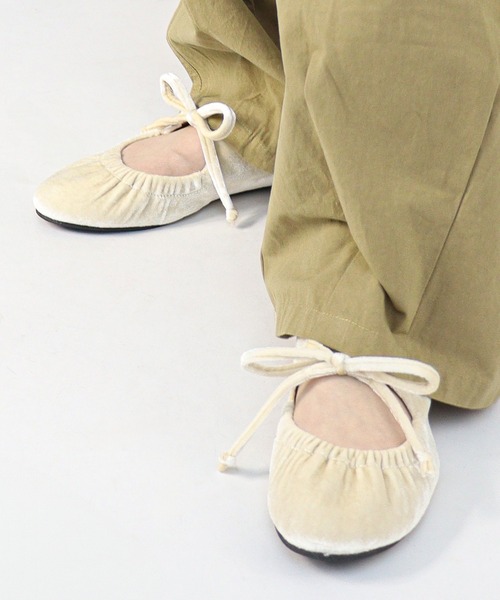 LibertyDoll（リバティードール）の「レースアップ リボンベロアバレエパンプス（バレエシューズ・レディース・シルバー/ブラック/アイボリー・S/SS/3L/LL/L/M）」の12枚目の写真