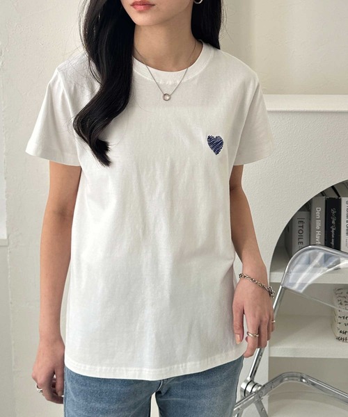GeeRA（ジーラ）の「綿100％ハート＆宇宙ワンポイント刺繍Ｔシャツ（Tシャツ/カットソー・レディース・チャコール/ホワイト系その他/ホワイト×レッド/ホワイト×ブルー/グレー系その他・LARGE/X-LARGE/MEDIUM/SMALL）」の7枚目の写真