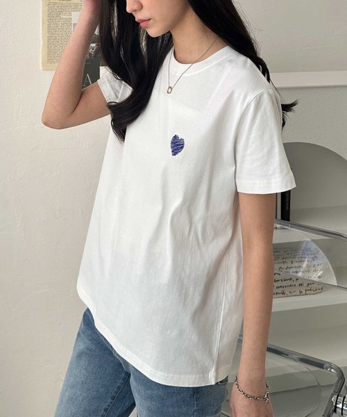 GeeRA（ジーラ）の「綿100％ハート＆宇宙ワンポイント刺繍Ｔシャツ（Tシャツ/カットソー・レディース・チャコール/ホワイト系その他/ホワイト×レッド/ホワイト×ブルー/グレー系その他・LARGE/X-LARGE/MEDIUM/SMALL）」の11枚目の写真