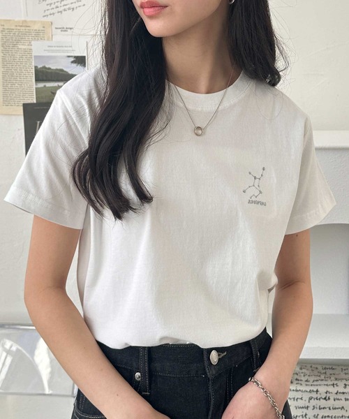 GeeRA（ジーラ）の「綿100％ハート＆宇宙ワンポイント刺繍Ｔシャツ（Tシャツ/カットソー・レディース・チャコール/ホワイト系その他/ホワイト×レッド/ホワイト×ブルー/グレー系その他・LARGE/X-LARGE/MEDIUM/SMALL）」の13枚目の写真