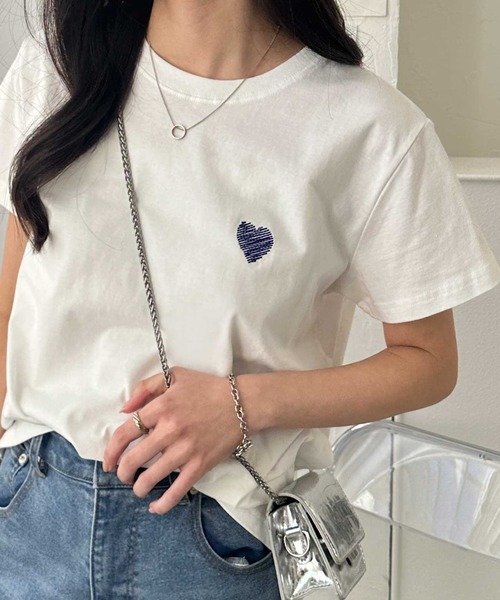 GeeRA（ジーラ）の「綿100％ハート＆宇宙ワンポイント刺繍Ｔシャツ（Tシャツ/カットソー・レディース・チャコール/ホワイト系その他/ホワイト×レッド/ホワイト×ブルー/グレー系その他・LARGE/X-LARGE/MEDIUM/SMALL）」の19枚目の写真