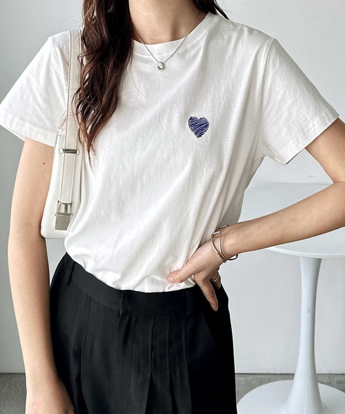 GeeRA（ジーラ）の「綿100％ハート＆宇宙ワンポイント刺繍Ｔシャツ（Tシャツ/カットソー・レディース・チャコール/ホワイト系その他/ホワイト×レッド/ホワイト×ブルー/グレー系その他・LARGE/X-LARGE/MEDIUM/SMALL）」の21枚目の写真