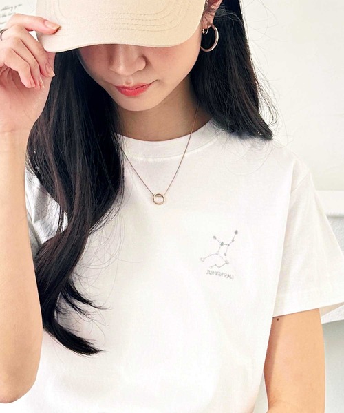 GeeRA（ジーラ）の「綿100％ハート＆宇宙ワンポイント刺繍Ｔシャツ（Tシャツ/カットソー・レディース・チャコール/ホワイト系その他/ホワイト×レッド/ホワイト×ブルー/グレー系その他・LARGE/X-LARGE/MEDIUM/SMALL）」の22枚目の写真