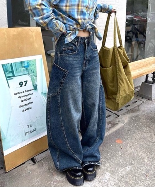 SHEENA(シーナ)の「ビッグポケットデニムカーブワイドパンツ(デニムパンツ・レディース・ブルー・S/M/L)」の12枚目の写真