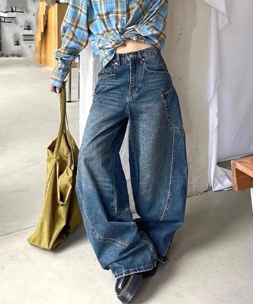 SHEENA(シーナ)の「ビッグポケットデニムカーブワイドパンツ(デニムパンツ・レディース・ブルー・S/M/L)」の15枚目の写真