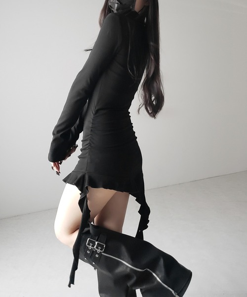 me+em select(ミームセレクト)の「※※【 3color 】クロスチョーカーアシンメトリーラッフルフリルトップス / cross choker asymmetry ruffle frill tops(Tシャツ/カットソー・レディース・チャコール/グレー/ブラック・FREE)」の6枚目の写真