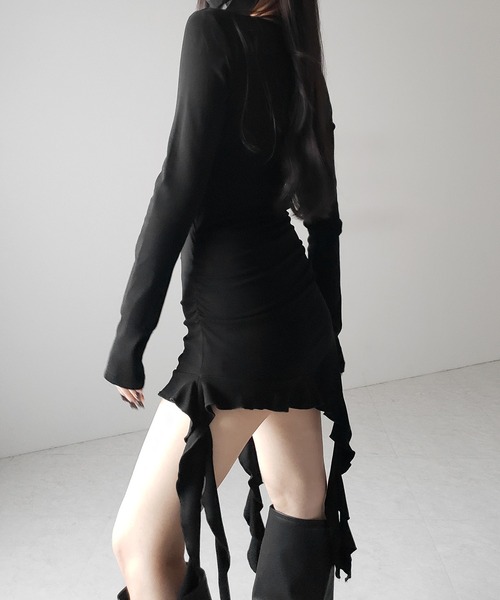me+em select(ミームセレクト)の「※※【 3color 】クロスチョーカーアシンメトリーラッフルフリルトップス / cross choker asymmetry ruffle frill tops(Tシャツ/カットソー・レディース・チャコール/グレー/ブラック・FREE)」の7枚目の写真