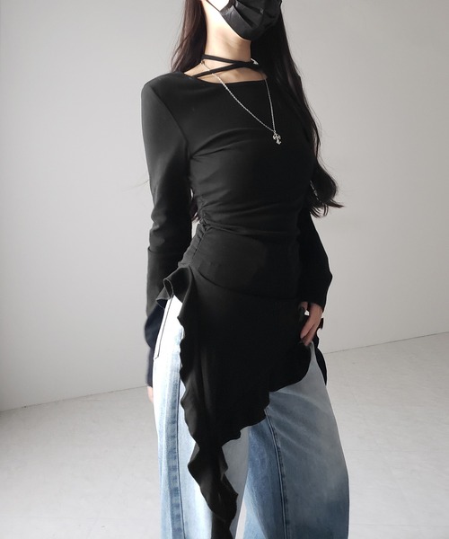 me+em select(ミームセレクト)の「※※【 3color 】クロスチョーカーアシンメトリーラッフルフリルトップス / cross choker asymmetry ruffle frill tops(Tシャツ/カットソー・レディース・チャコール/グレー/ブラック・FREE)」の13枚目の写真