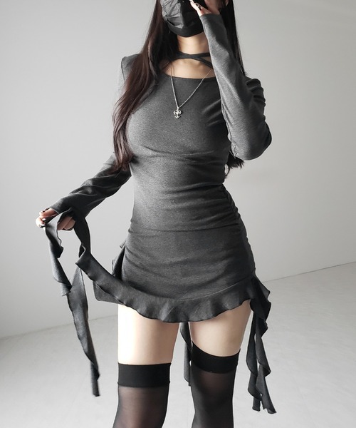 me+em select(ミームセレクト)の「※※【 3color 】クロスチョーカーアシンメトリーラッフルフリルトップス / cross choker asymmetry ruffle frill tops(Tシャツ/カットソー・レディース・チャコール/グレー/ブラック・FREE)」の17枚目の写真