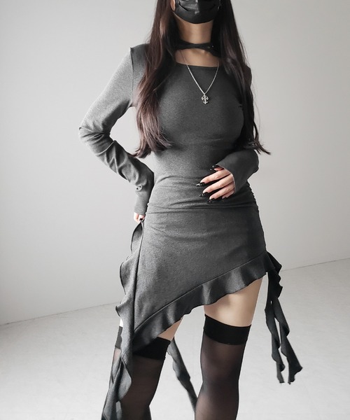 me+em select(ミームセレクト)の「※※【 3color 】クロスチョーカーアシンメトリーラッフルフリルトップス / cross choker asymmetry ruffle frill tops(Tシャツ/カットソー・レディース・チャコール/グレー/ブラック・FREE)」の22枚目の写真