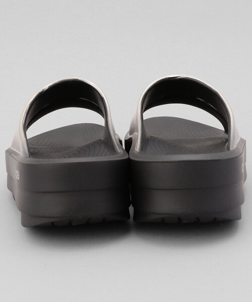 FREAK'S STORE（フリークスストア）の「OOFOS/ウーフォス OOmega Ooahh Luxe/ウーメガ ウーアー ルクス（スライドサンダル）（サンダル・レディース・ベージュ/ブラック・8/7/6）」の8枚目の写真