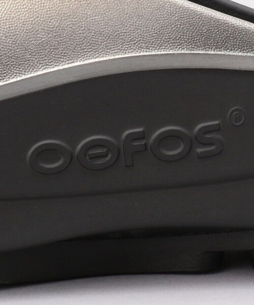 FREAK'S STORE（フリークスストア）の「OOFOS/ウーフォス OOmega Ooahh Luxe/ウーメガ ウーアー ルクス（スライドサンダル）（サンダル・レディース・ベージュ/ブラック・8/7/6）」の3枚目の写真