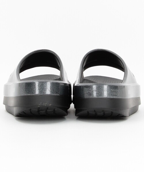 FREAK'S STORE（フリークスストア）の「OOFOS/ウーフォス OOmega Ooahh Luxe/ウーメガ ウーアー ルクス（スライドサンダル）（サンダル・レディース・ベージュ/ブラック・8/7/6）」の18枚目の写真