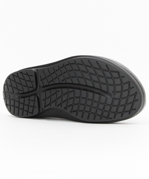 FREAK'S STORE（フリークスストア）の「OOFOS/ウーフォス OOmega Ooahh Luxe/ウーメガ ウーアー ルクス（スライドサンダル）（サンダル・レディース・ベージュ/ブラック・8/7/6）」の22枚目の写真