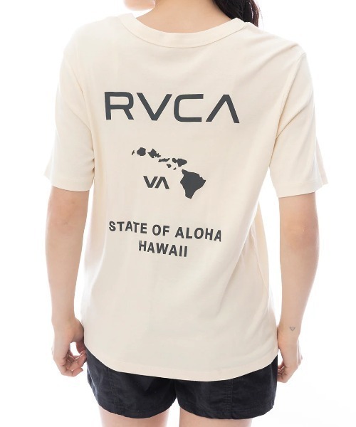 RVCA(ルーカ)の「RVCA レディース STATE OF ALOHA DAILY TEE Tシャツ 【2025年春夏モデル】/ルーカバックプリント半袖Tシャツ(Tシャツ/カットソー・レディース・クリーム/グリーン系その他・LARGE/MEDIUM/SMALL)」の1枚目の写真