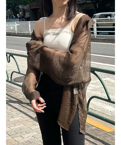 MURUA（ムルーア）の「ボリュームスリーブシャイニーシアーシャツ（シャツ/ブラウス・レディース・ホワイト/ブラウン/ピンク/その他1/ブラック/グレー・FREE）」の4枚目の写真