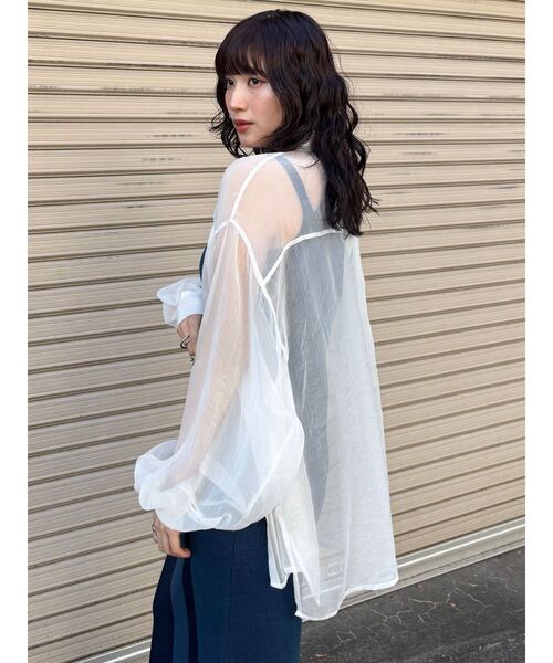 MURUA（ムルーア）の「ボリュームスリーブシャイニーシアーシャツ（シャツ/ブラウス・レディース・ホワイト/ブラウン/ピンク/その他1/ブラック/グレー・FREE）」の16枚目の写真