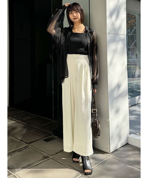 MURUA（ムルーア）の「ボリュームスリーブシャイニーシアーシャツ（シャツ/ブラウス・レディース・ホワイト/ブラウン/ピンク/その他1/ブラック/グレー・FREE）」の22枚目の写真