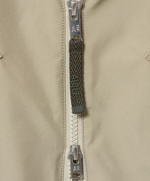 AIGLE(エーグル)の「GORE-TEX WINDSTOPPER ゴアテックス ウインドストッパー(R) 防風 撥水 透湿 MA-1 ブルゾン(ブルゾン・メンズ・ベージュ/ダークブルー・S/M/L)」の16枚目の写真
